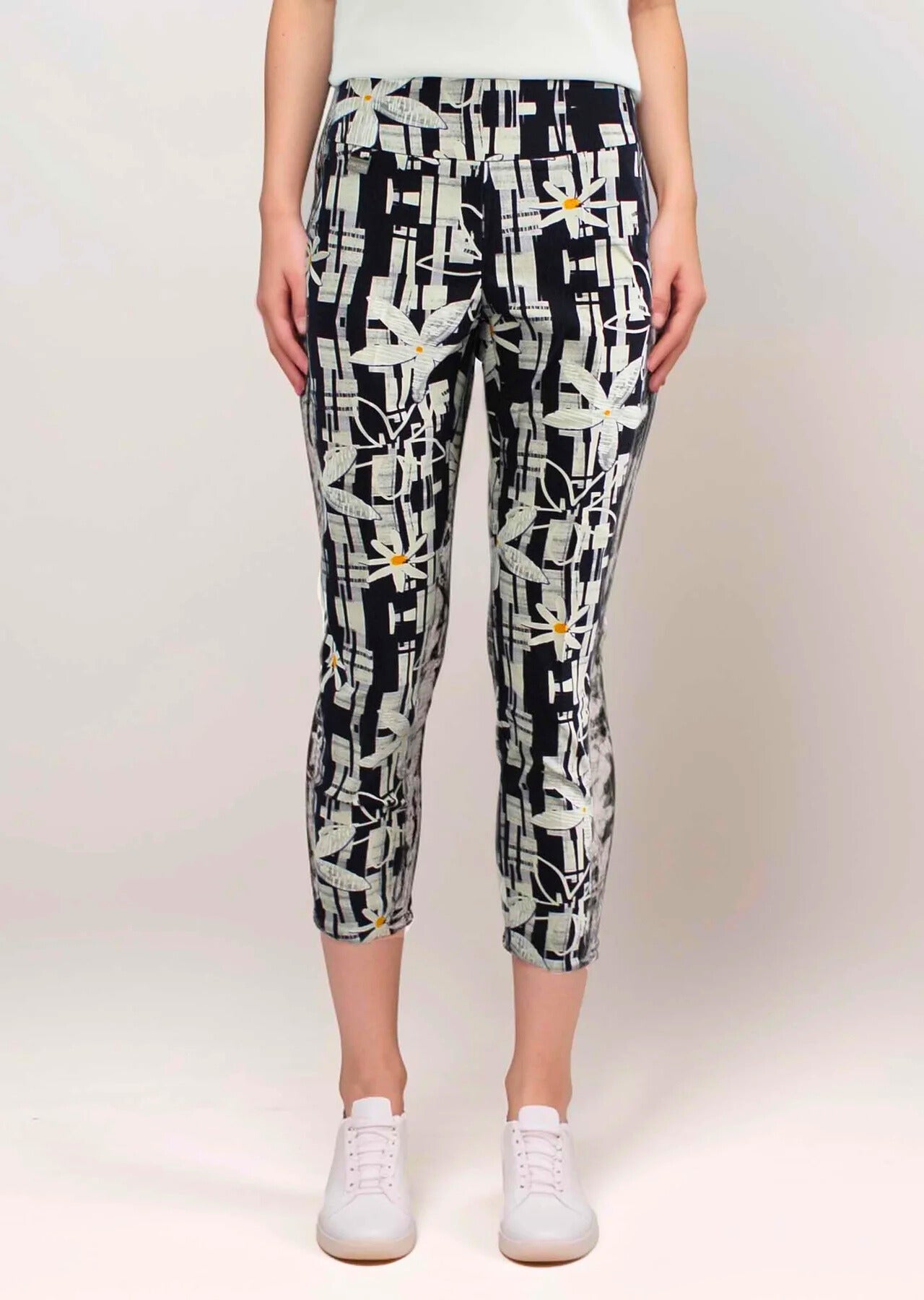 Graphic Daisy Tulip Hem Pants