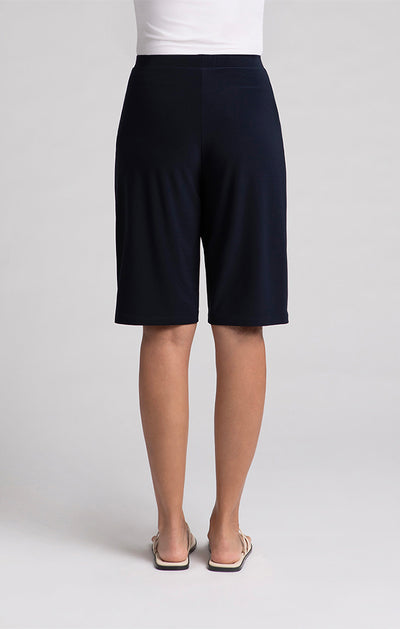 Nu Straight Leg Short Sympli